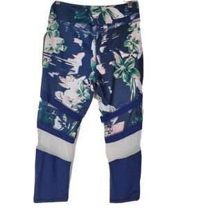 NWT Daisy Fuentes Navy‎ Blue Floral Capri Workout Leggings Size M